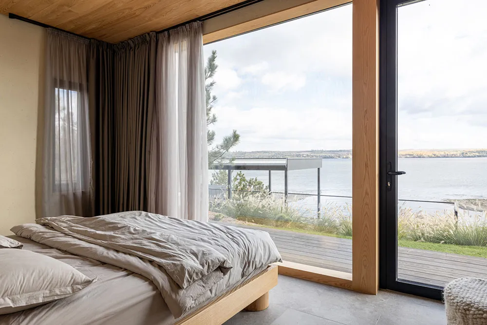 Теплий сучасний інтер'єр біля Дніпра - Gallery image 11