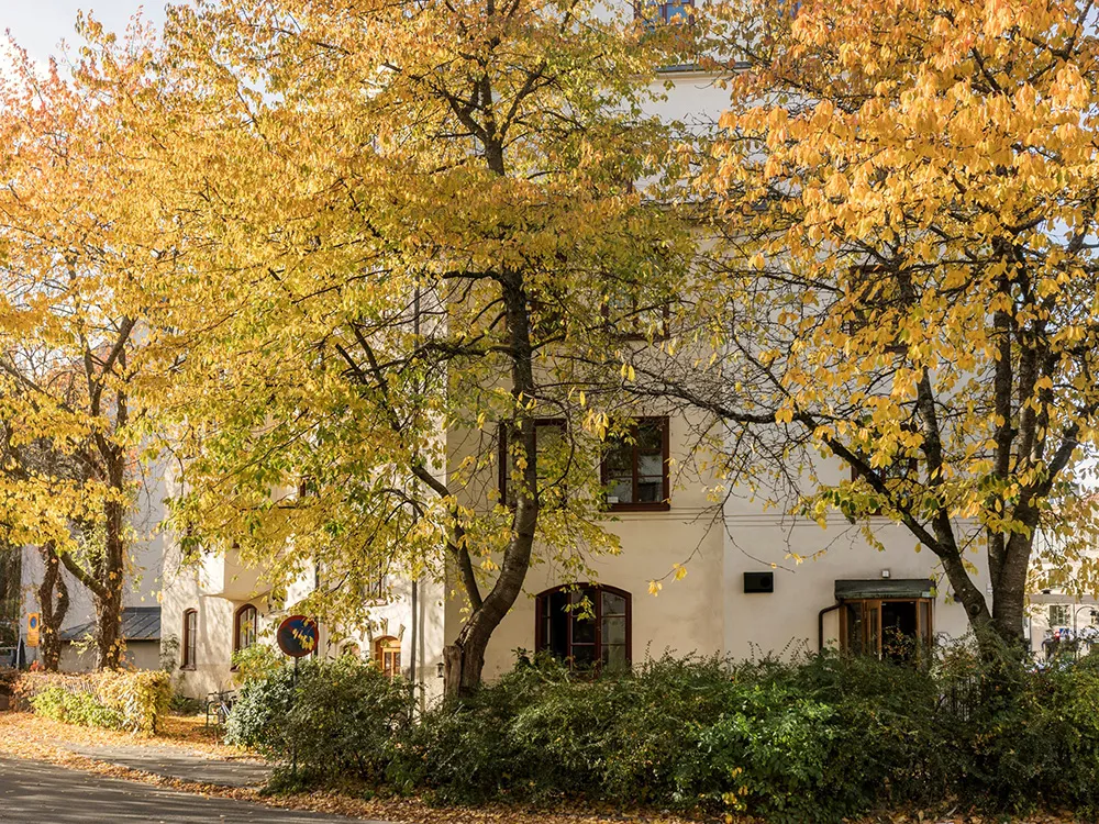 Приємний нейтральний інтер'єр у Швеції з теплими деталями (84 кв. м) - Gallery image 38