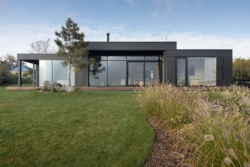 Теплий сучасний інтер'єр біля Дніпра - Gallery image 24