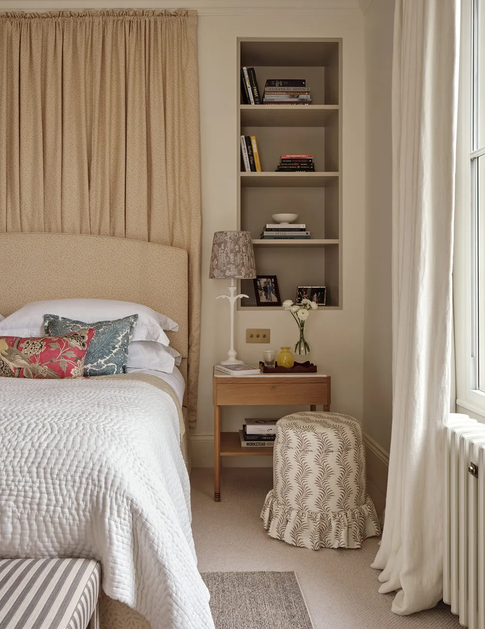 Cozy English Interior for Young Couple in London - Gallery image 9