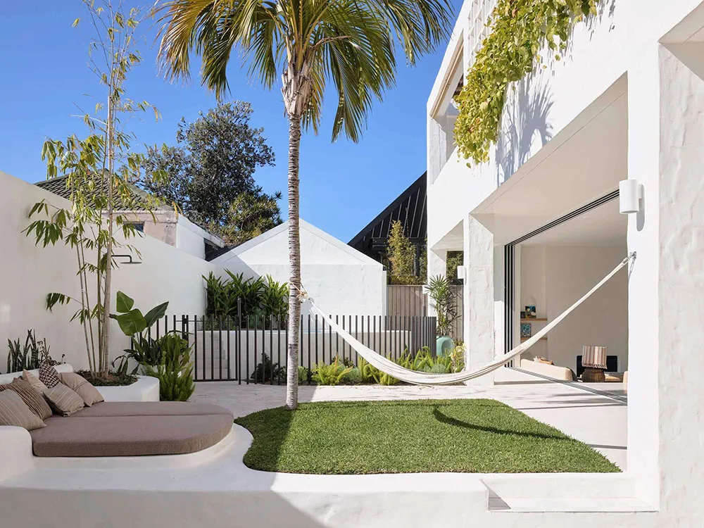 Середземноморські мотиви в дизайні сучасного пляжного будинку в Сіднеї - Gallery image 1