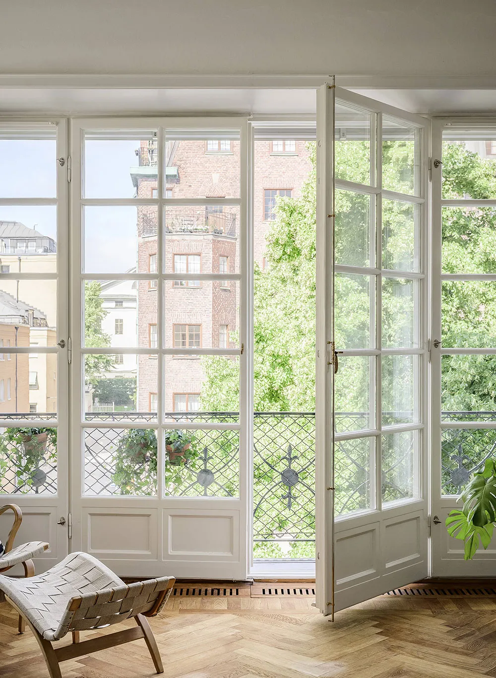 Светлая квартира в Стокгольме с роскошным французским окном - Gallery image 3