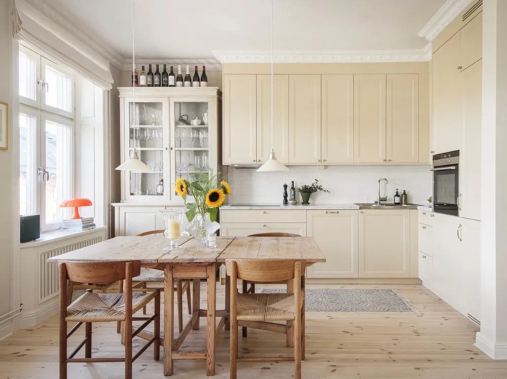 Teintes agréables de jaune dans un appartement scandinave lumineux (66 m²) - Gallery image 6