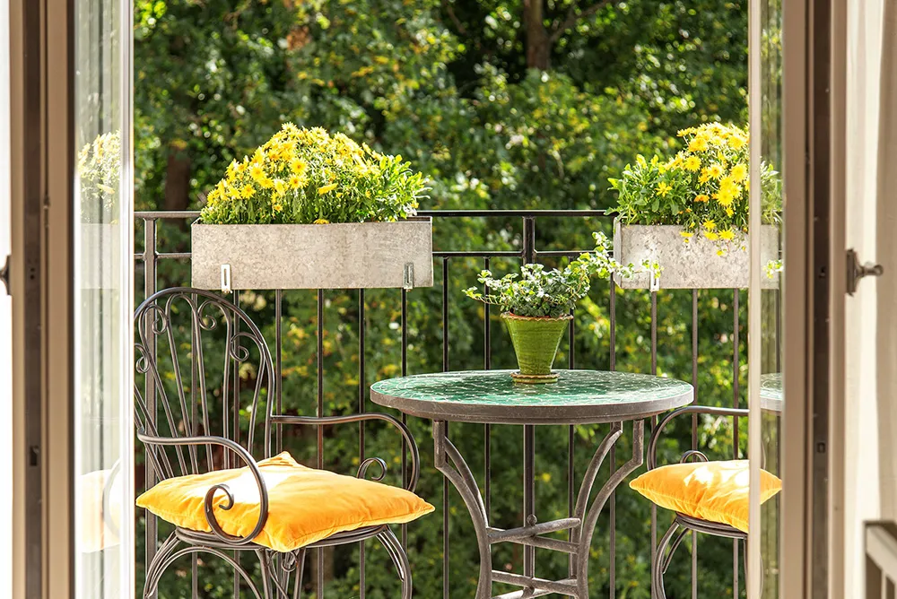 Teintes agréables de jaune dans un appartement scandinave lumineux (66 m²) - Gallery image 21