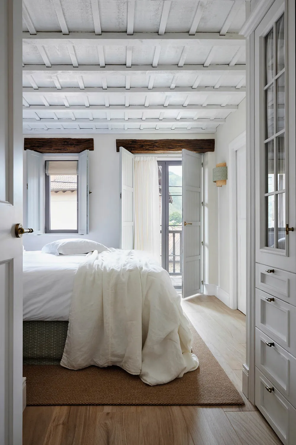 Urocze odświeżenie starożytnego kamiennego domu na północy Hiszpanii - Gallery image 14