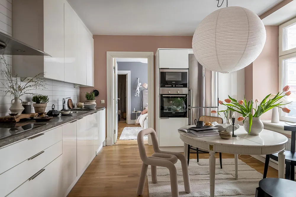 Настінна галерея та приємні прохолодні відтінки: квартира в Гетеборзі (63 кв. м) - Gallery image 13