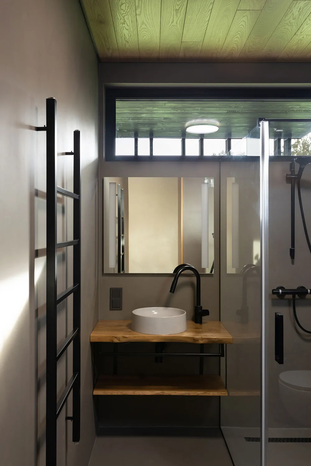 Теплий сучасний інтер'єр біля Дніпра - Gallery image 16