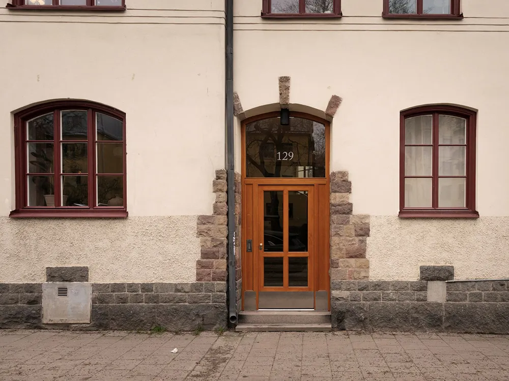 Приємний нейтральний інтер'єр у Швеції з теплими деталями (84 кв. м) - Gallery image 36