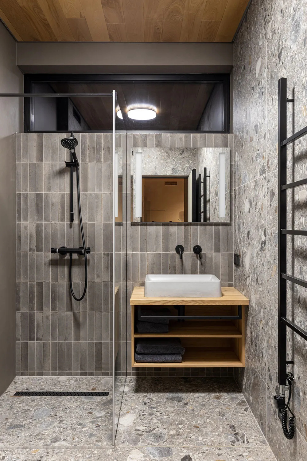 Теплий сучасний інтер'єр біля Дніпра - Gallery image 15