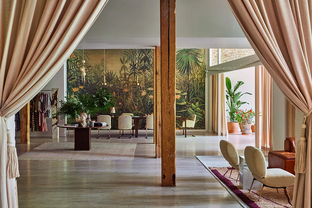 Impressive Interior of a Cozy Office and Showroom in Minnesota - Gallery image 12