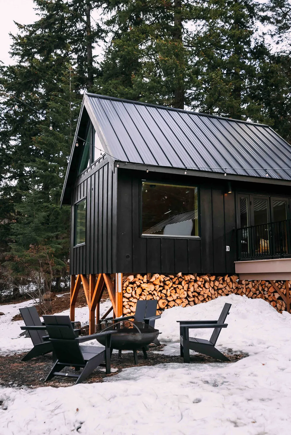 आधुनिक जंगली कैबिन वीकेंड के लिए किराये पर उपलब्ध है। - Gallery image 24