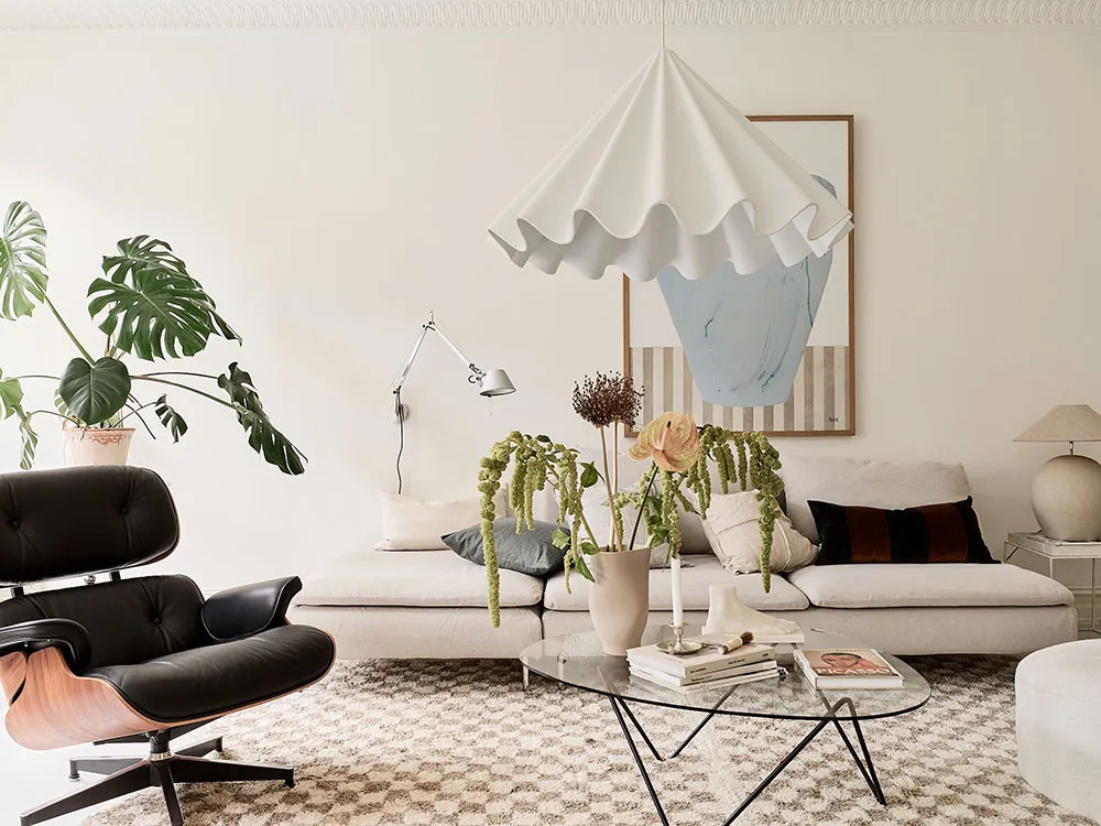 Appartement blanc dans un ancien bâtiment en bois à Gétебourg (87 m²) - Gallery image 1