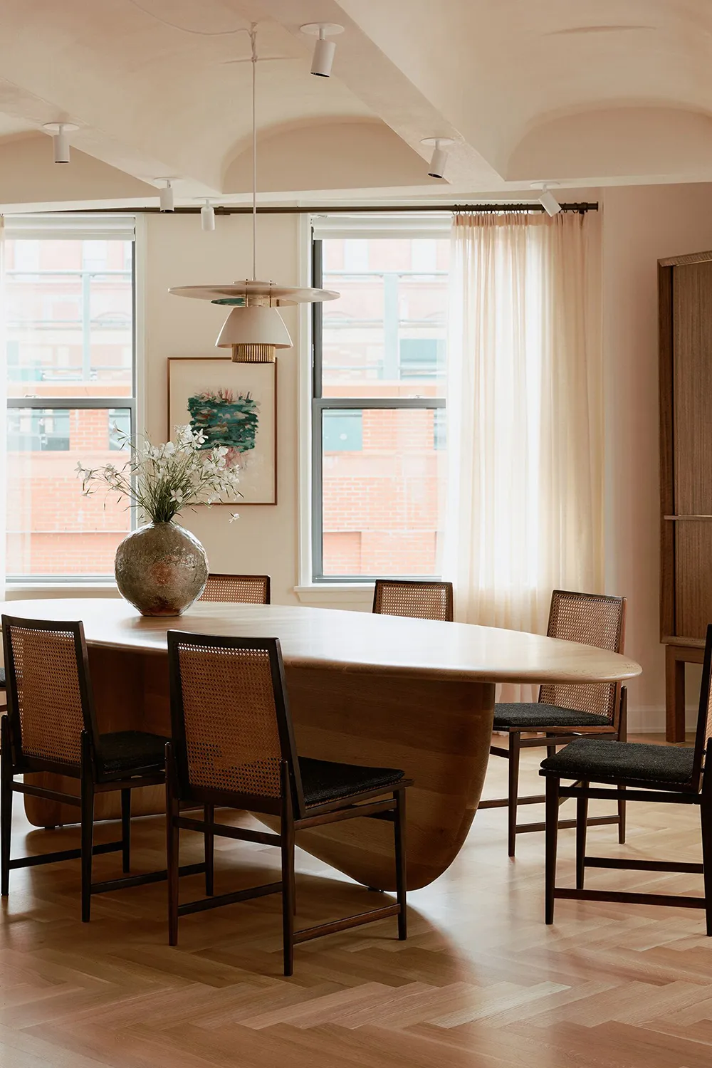 Soft Tones and Aesthetic Details: Apartments on Manhattan - Gallery image 4