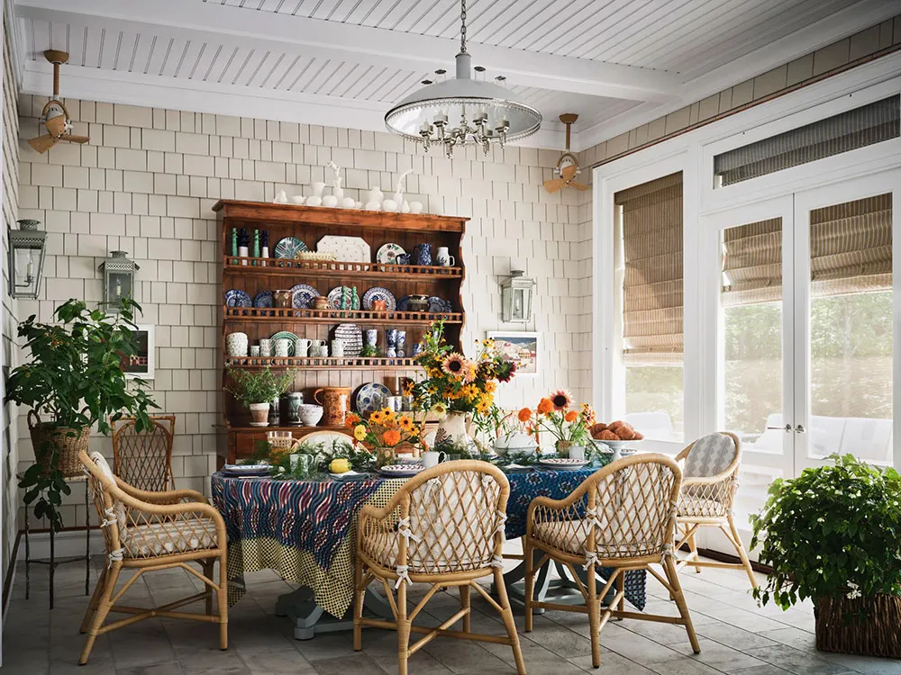 Cozy Lake House in the USA with Exquisite Ornaments and Prints - Gallery image 10