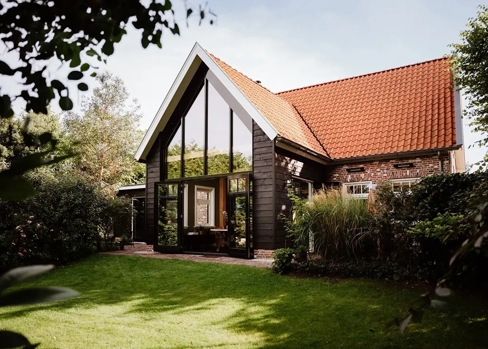 Dunkle Böden und traditionelle Charme: Neuer Landhaus-Stil in den Niederlanden - Gallery image 26