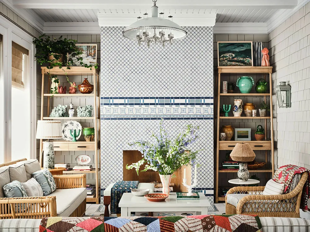 Cozy Lake House in the USA with Exquisite Ornaments and Prints - Gallery image 13