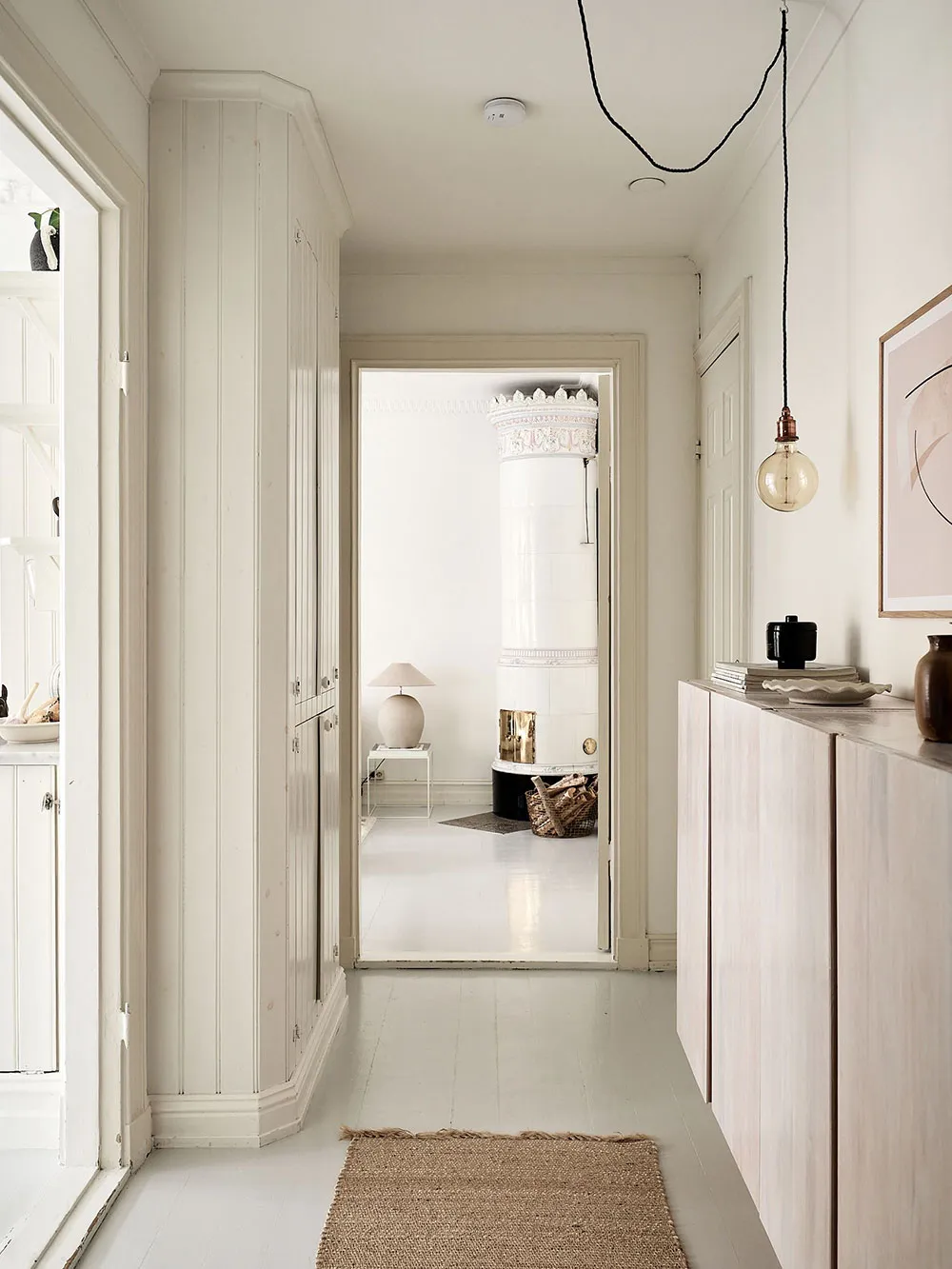 Appartement blanc dans un ancien bâtiment en bois à Gétебourg (87 m²) - Gallery image 15