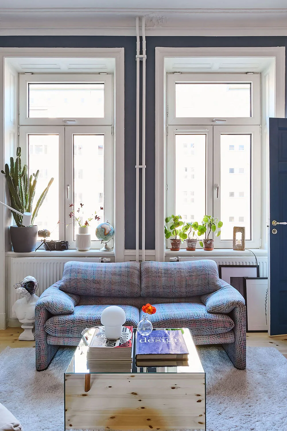 Increíble pequeña apartamento con paredes azules y decoración artística (33 m²) - Gallery image 7