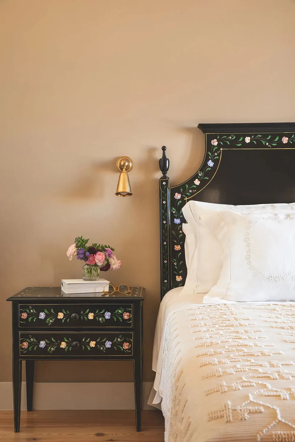 リスボンにある100年前に建てられたデザイナーの家。地元の職人たちによって作られたユニークな装飾が施されている。 - Gallery image 7