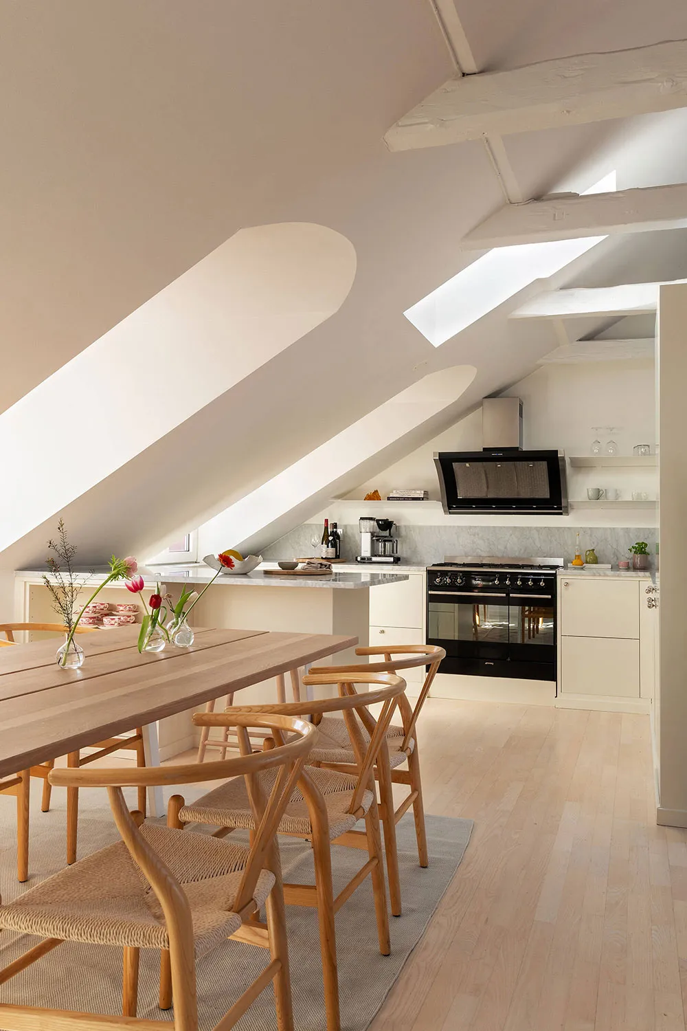 Летние акценты в декоре светлой мансардной квартиры в Стокгольме (70 кв. м) - Gallery image 14