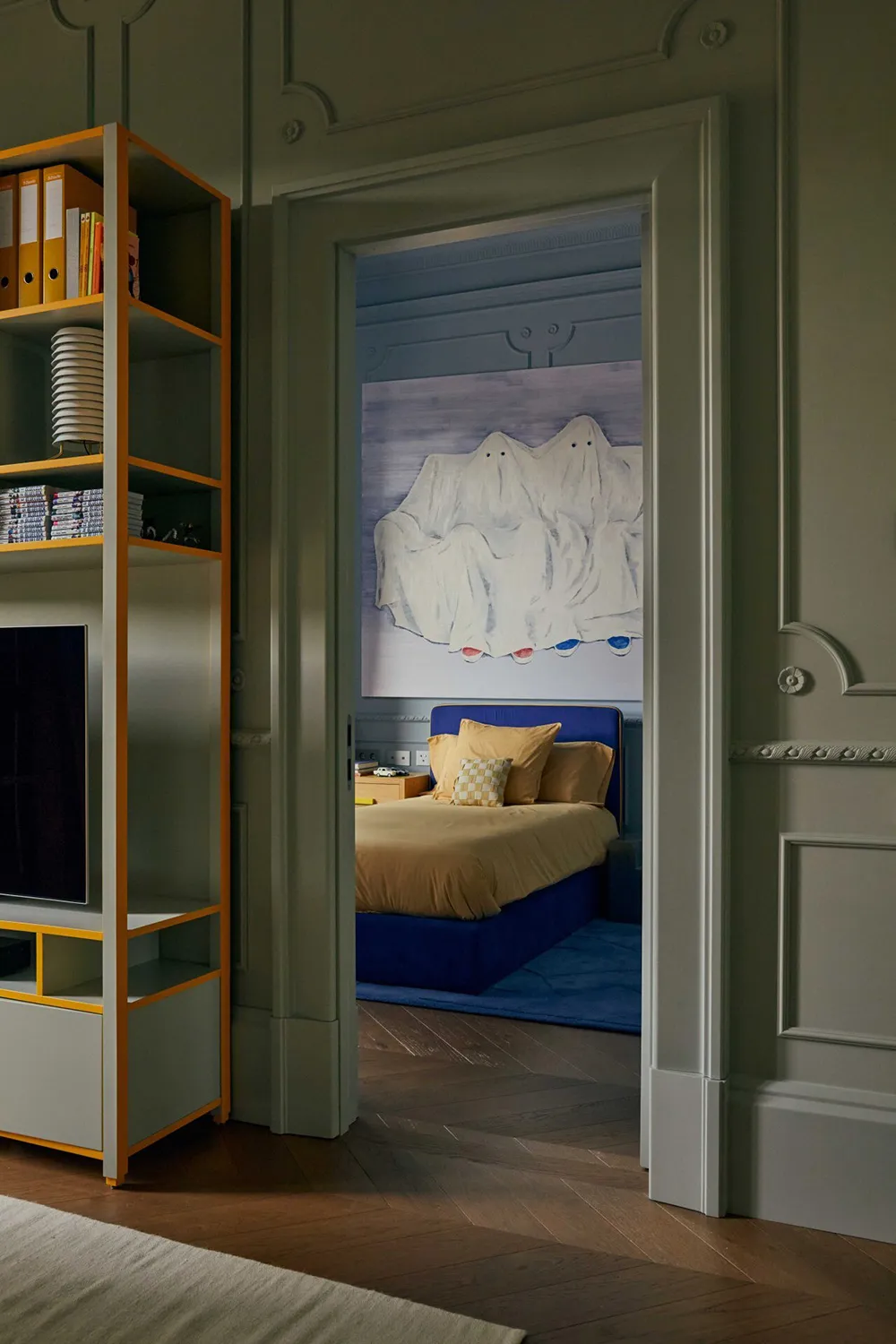 Milchige Interieurs eines eleganten Townhouses in Barcelona - Gallery image 11