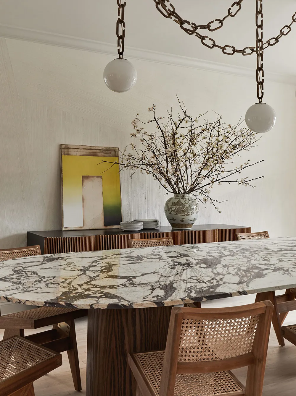 Intérieurs blancs avec des touches chaudes : maison de campagne confortable à proximité de New York - Gallery image 5