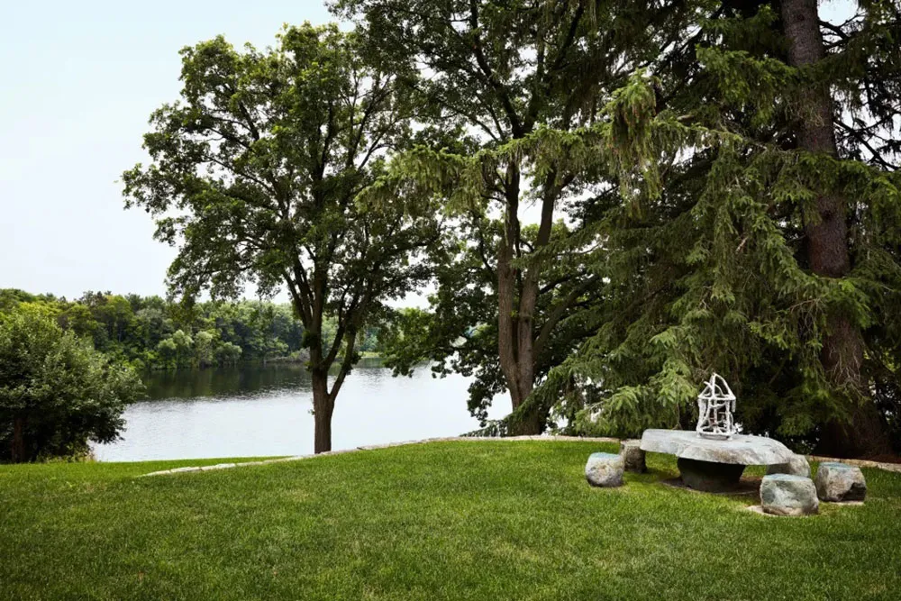 Diseño inusual de casa junto al lago en Estados Unidos - Gallery image 19