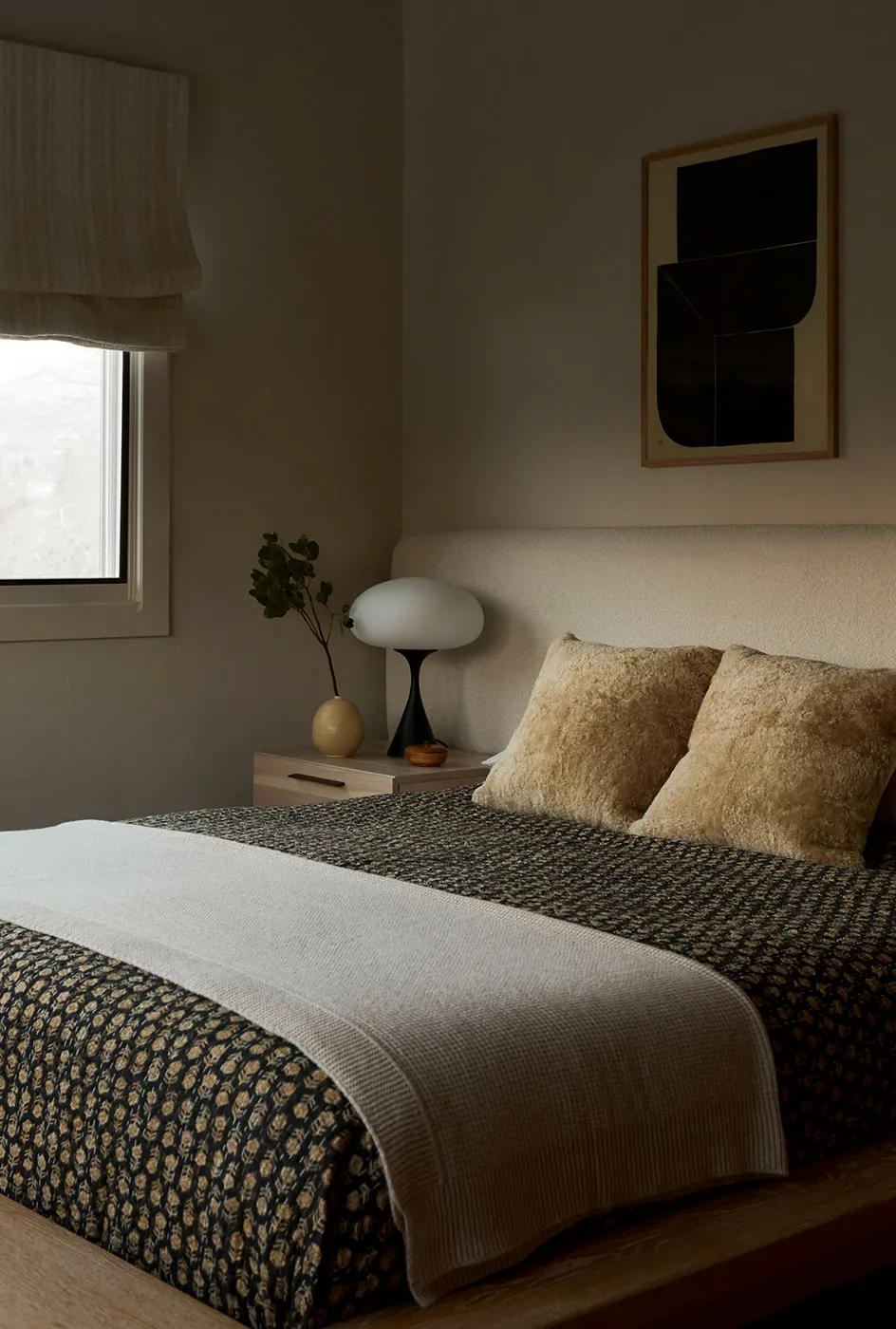 Przyciemnione wnętrza górskiego domu w stanie Juta - Gallery image 4