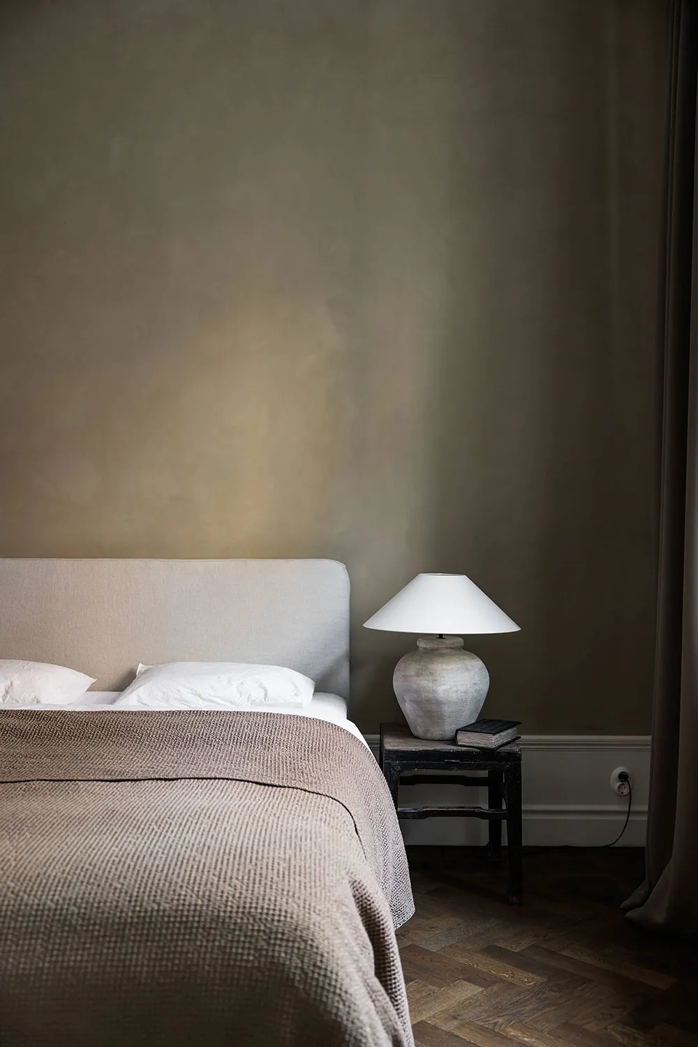 स्टॉकहोम में “सैंड टोन्स” में बनाया गया “मॉडर्न क्लासिक” - Gallery image 14