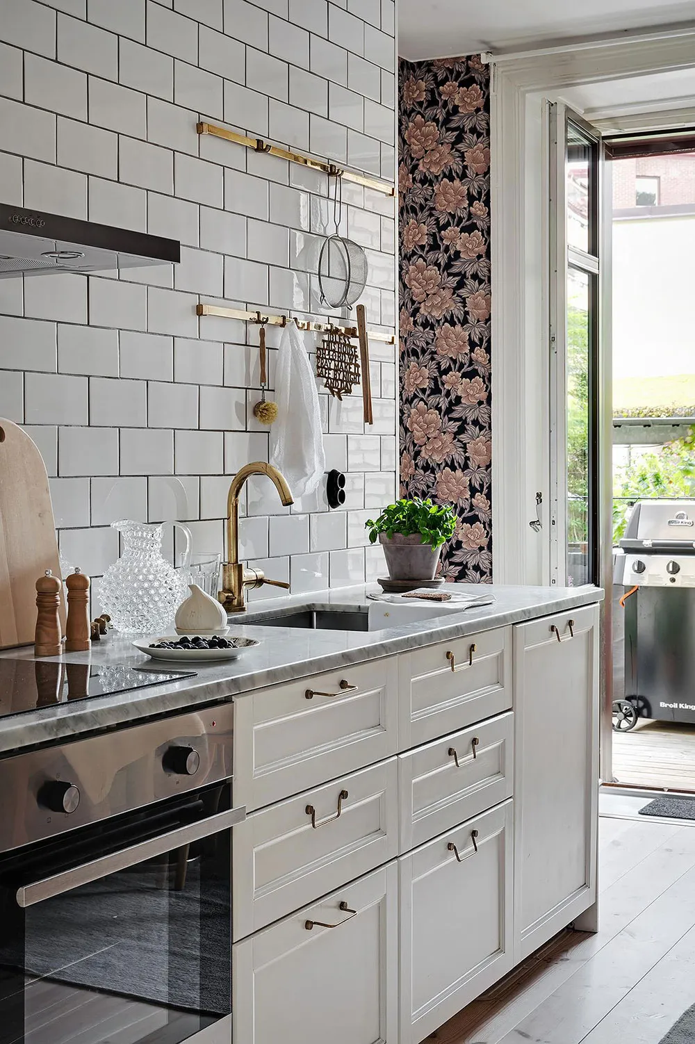 Jasna kwatera w Gotenborgu z odświeżającymi akcentami w paletie kolorów - Gallery image 24