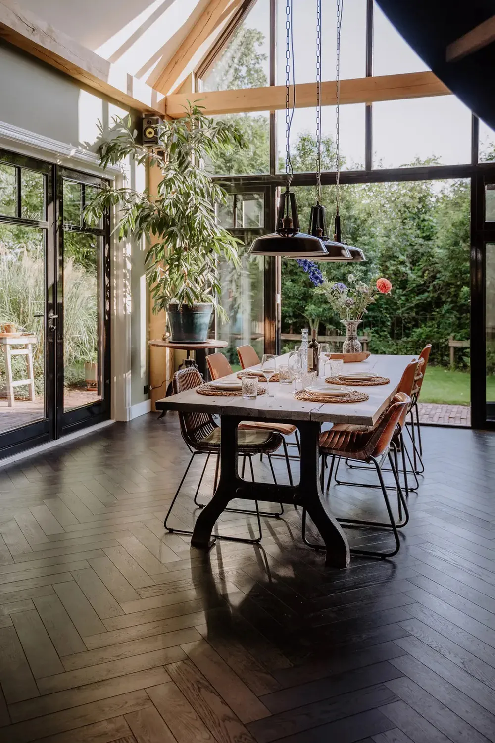 Dunkle Böden und traditionelle Charme: Neuer Landhaus-Stil in den Niederlanden - Gallery image 3