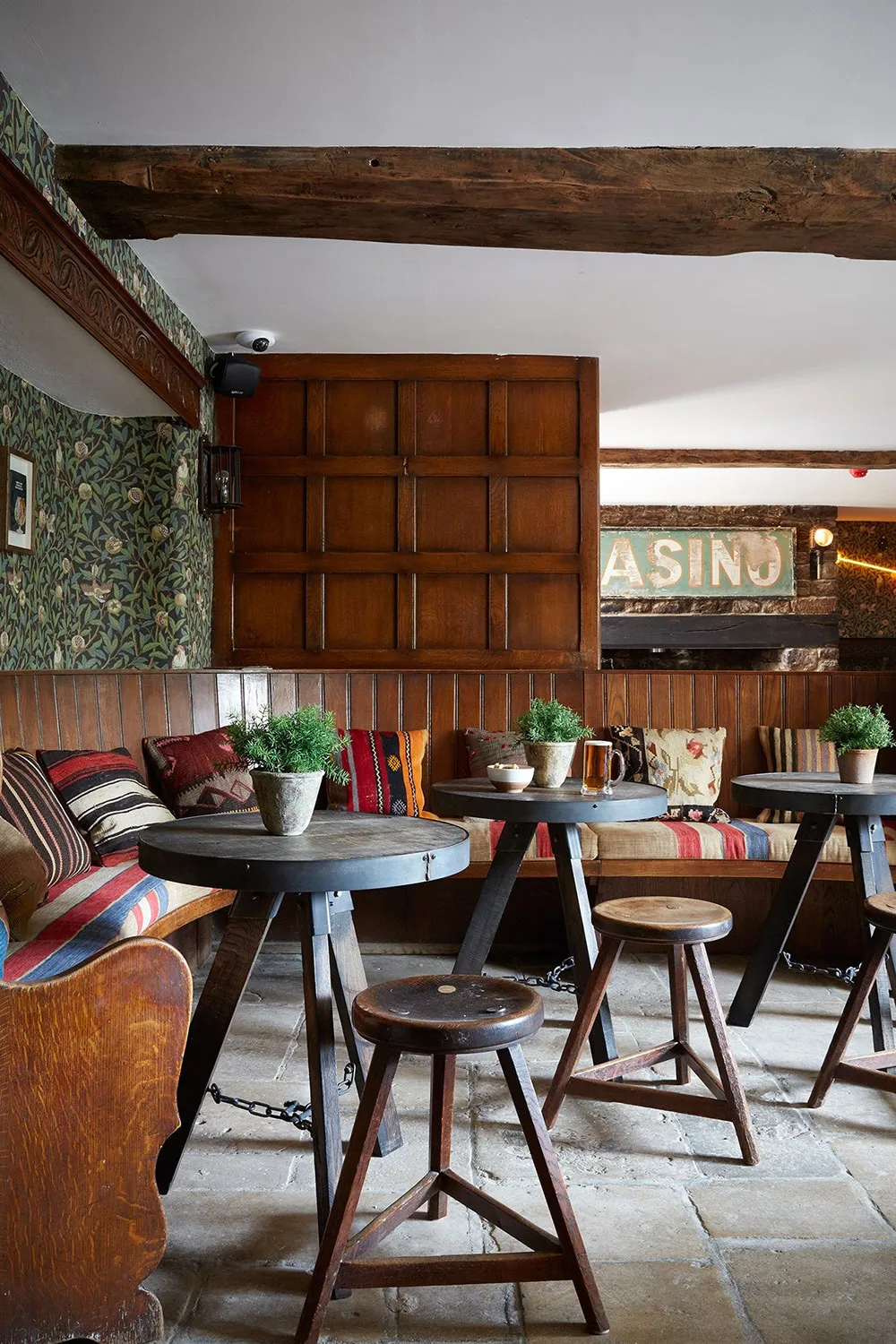 Старовічний кам'яний котедж із чудовими інтер'єрами в Англії - Gallery image 17