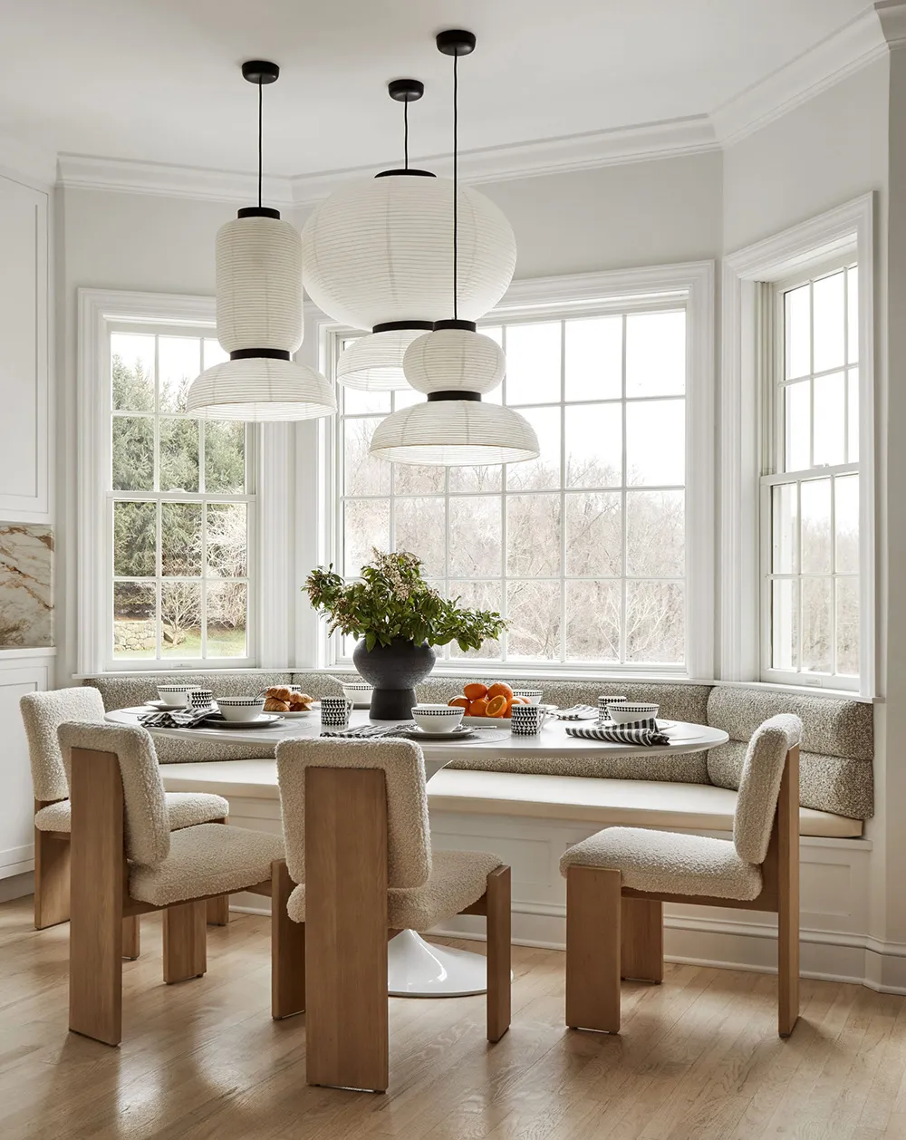 Intérieurs blancs avec des touches chaudes : maison de campagne confortable à proximité de New York - Gallery image 3