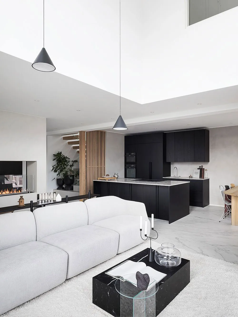 Эфектная черно-белая резиденция в Финляндии - Gallery image 4