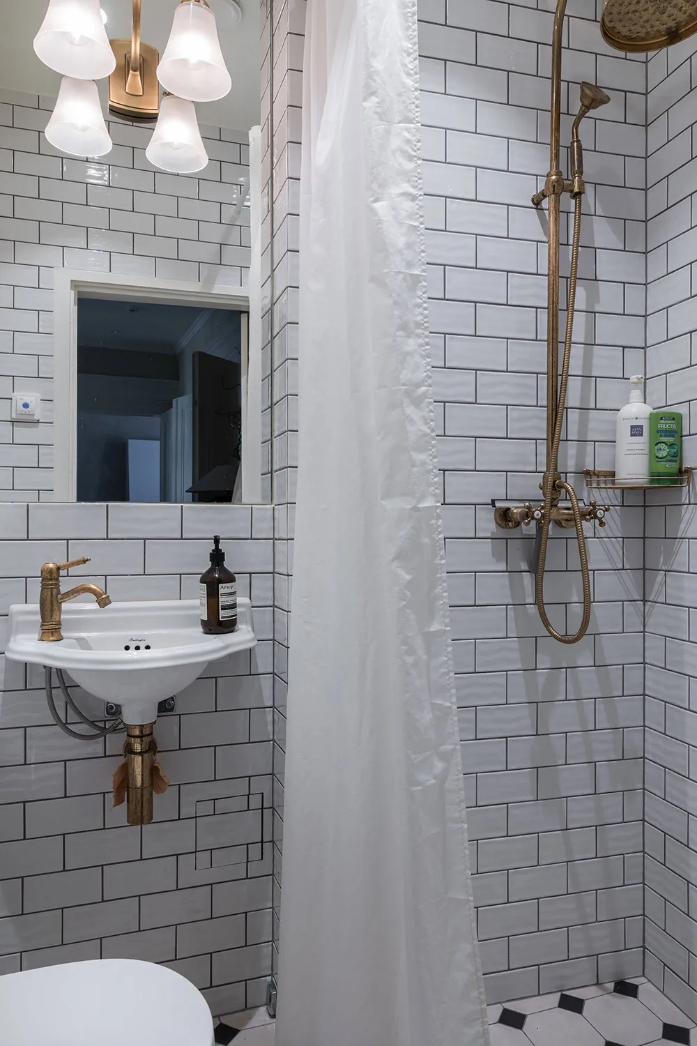 स्टॉकहोम में “सैंड टोन्स” में बनाया गया “मॉडर्न क्लासिक” - Gallery image 24