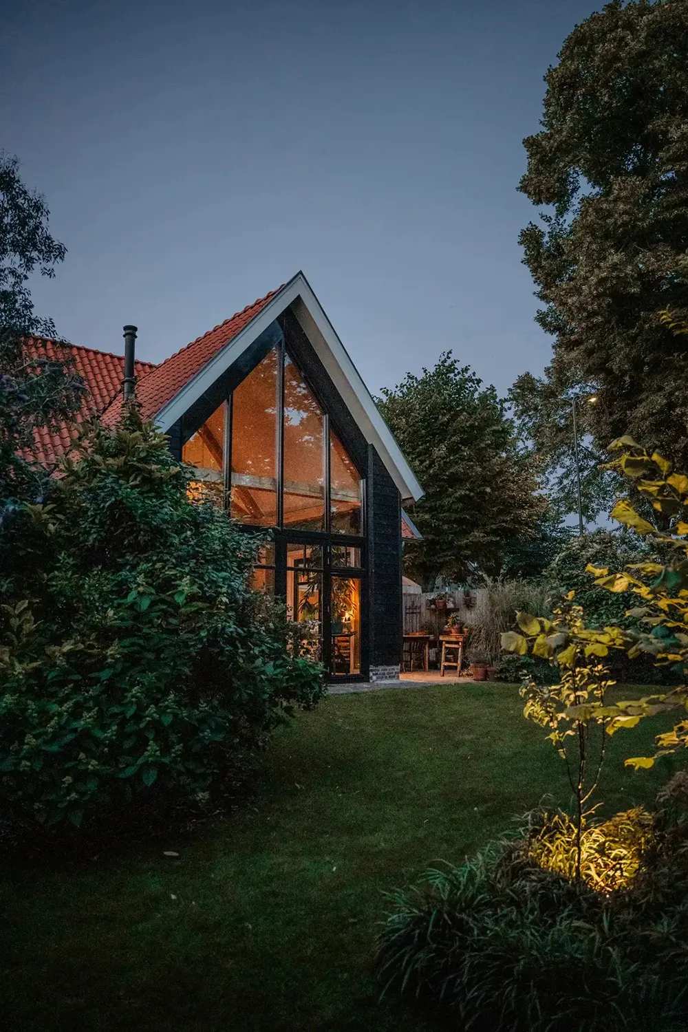 Dunkle Böden und traditionelle Charme: Neuer Landhaus-Stil in den Niederlanden - Gallery image 32