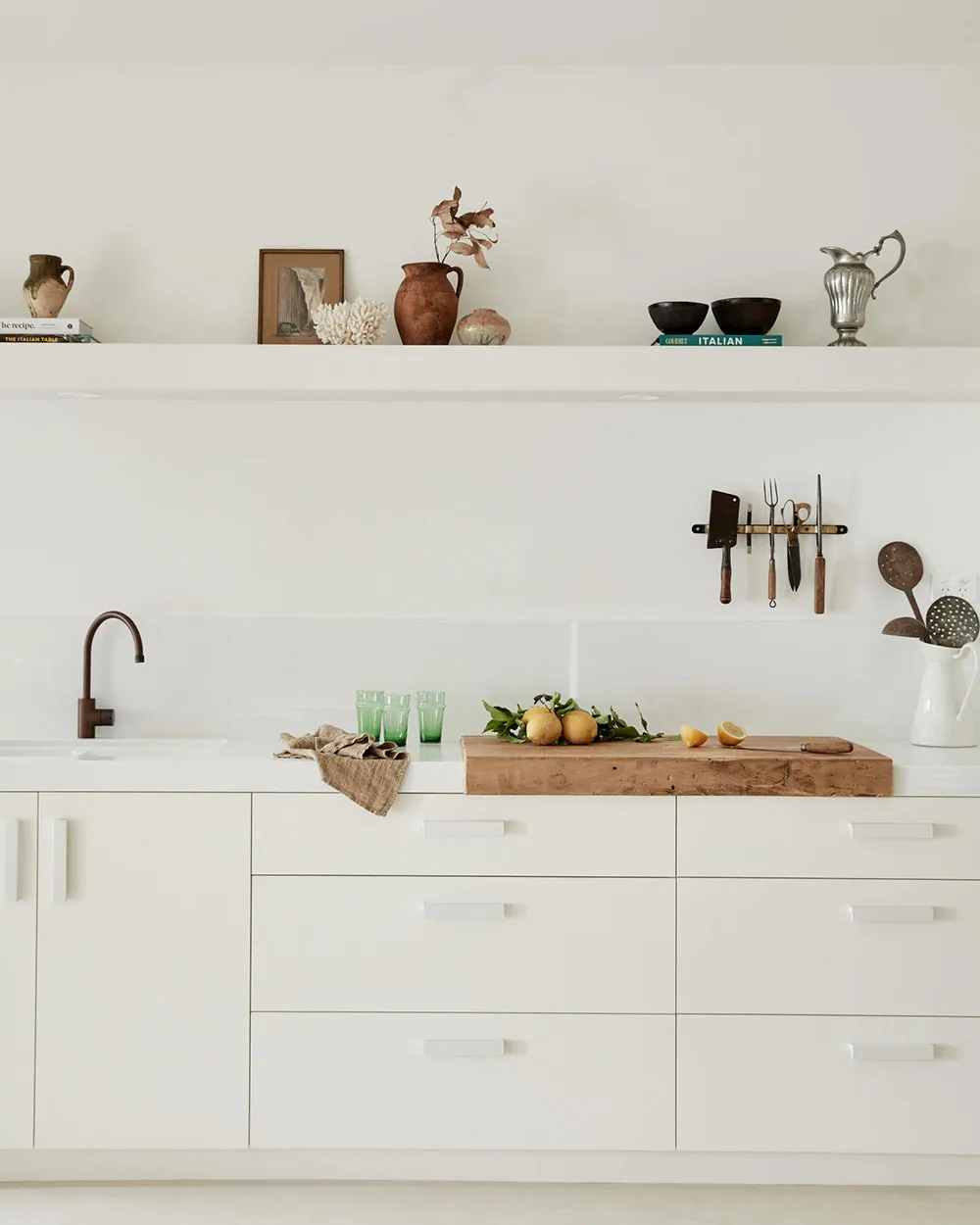 Милый амбар: маленький домик с белыми интерьерами для отдыха на выходных - Gallery image 5