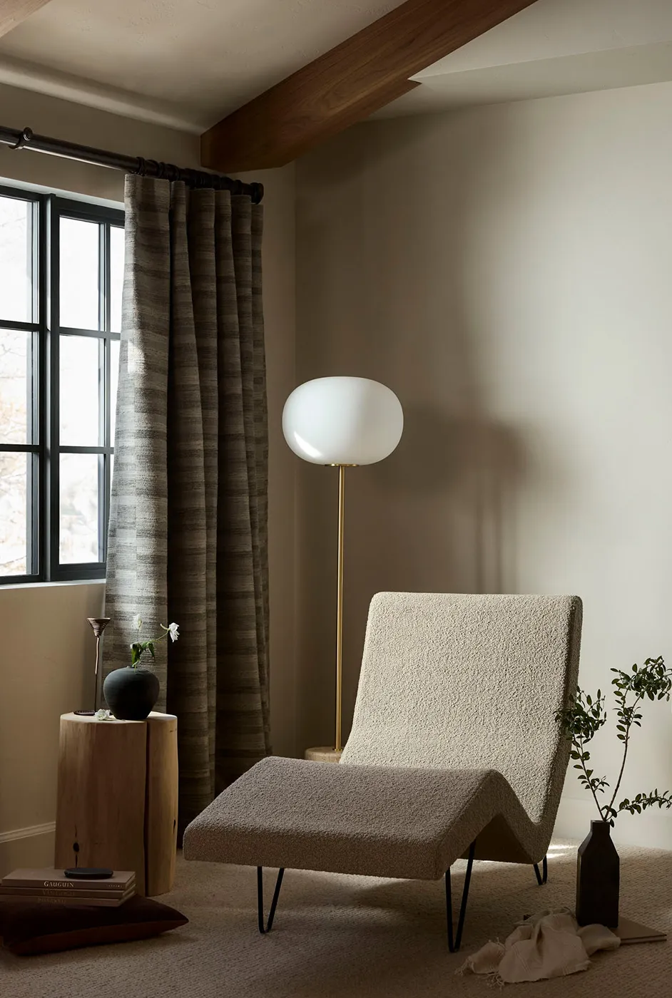 Przyciemnione wnętrza górskiego domu w stanie Juta - Gallery image 7