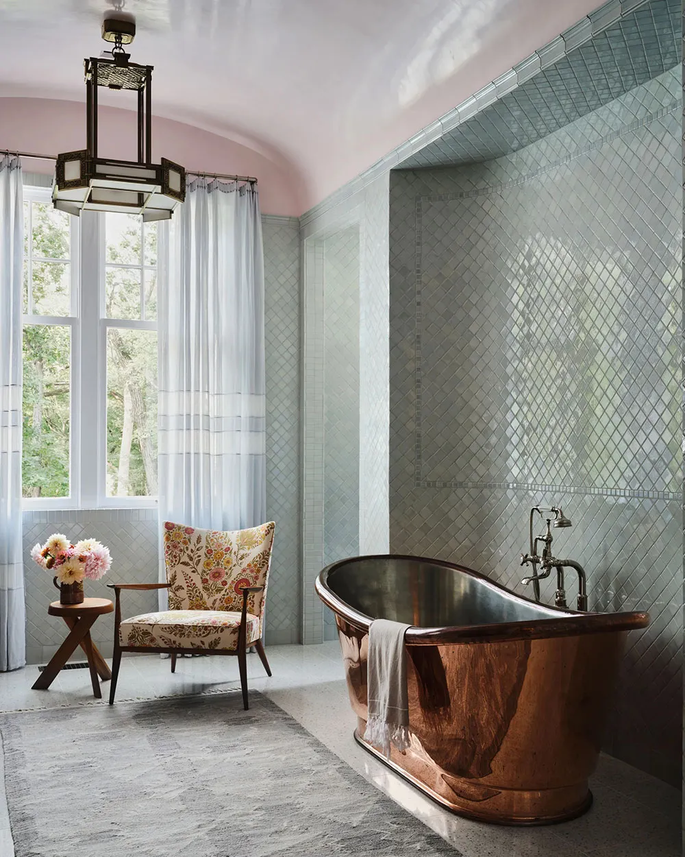 Cozy Lake House in the USA with Exquisite Ornaments and Prints - Gallery image 16