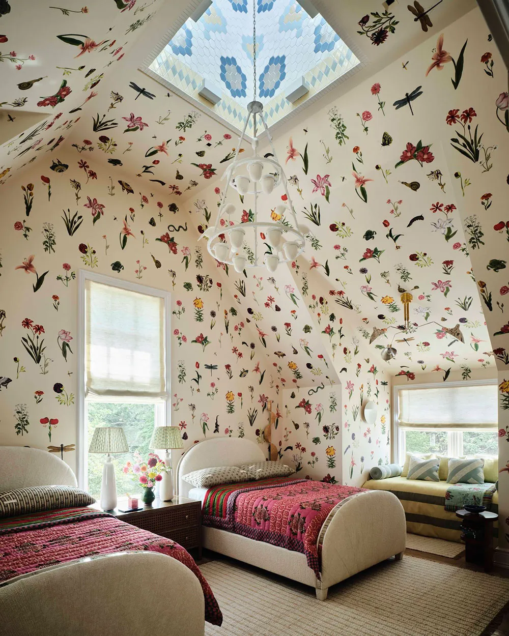 Cozy Lake House in the USA with Exquisite Ornaments and Prints - Gallery image 7