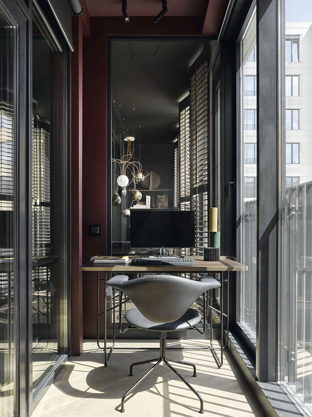 Minimalismo en tonos oscuros y estucado: un interior atrevido para un joven en Moscú (73 m²) - Gallery image 8