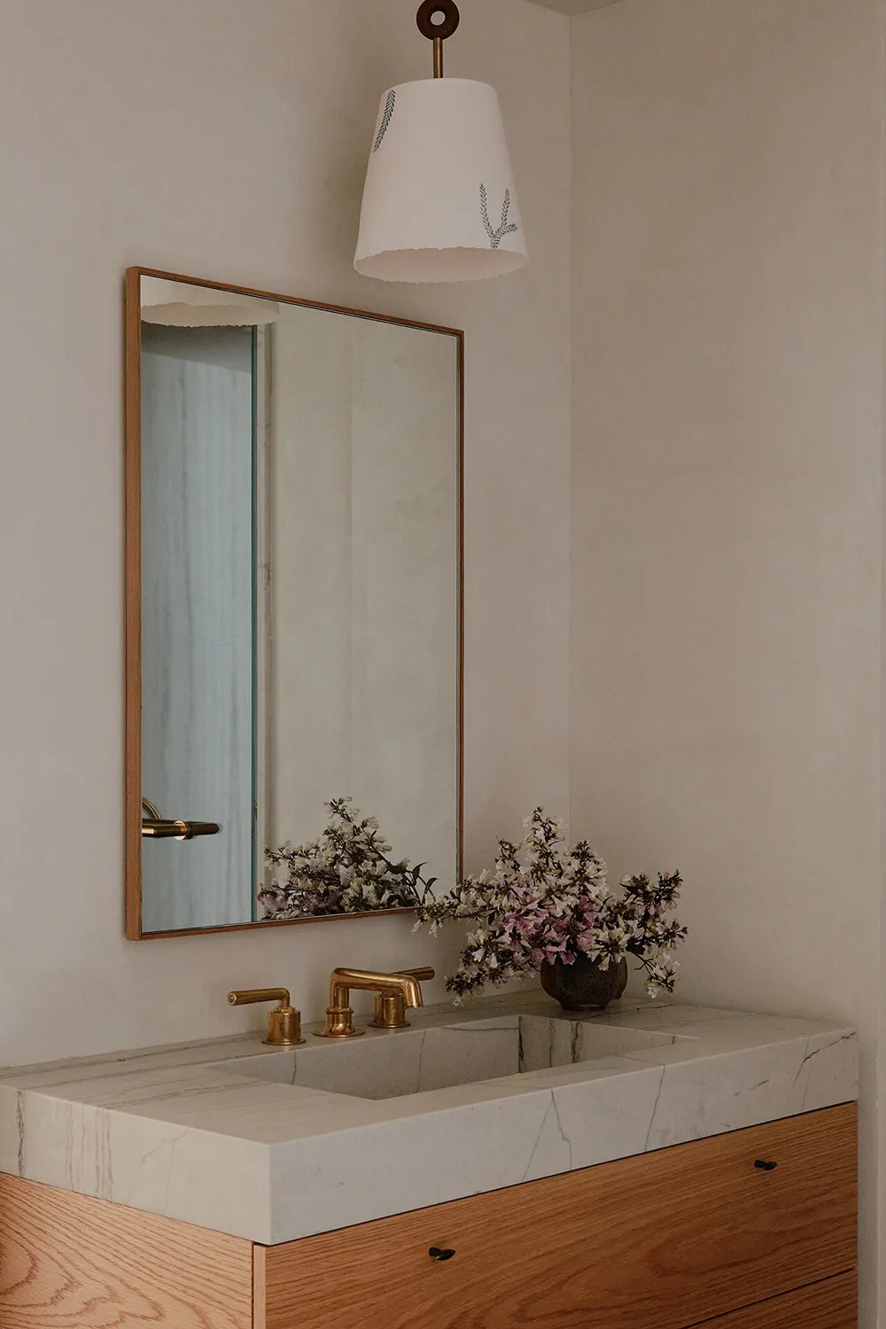 Soft Tones and Aesthetic Details: Apartments on Manhattan - Gallery image 14