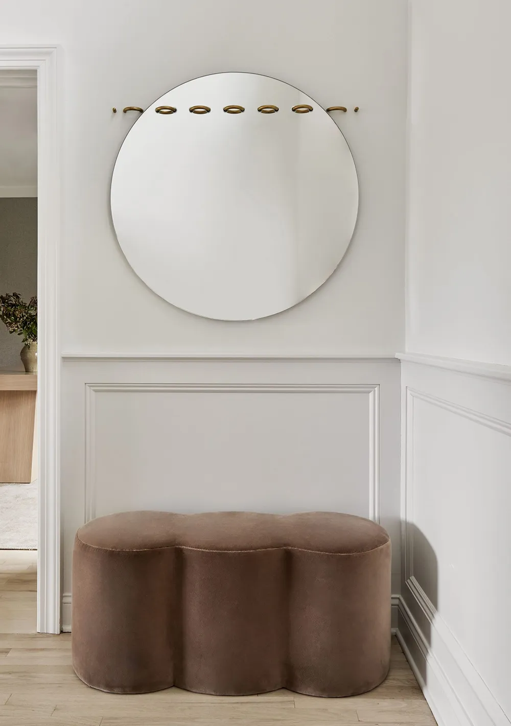 Intérieurs blancs avec des touches chaudes : maison de campagne confortable à proximité de New York - Gallery image 12