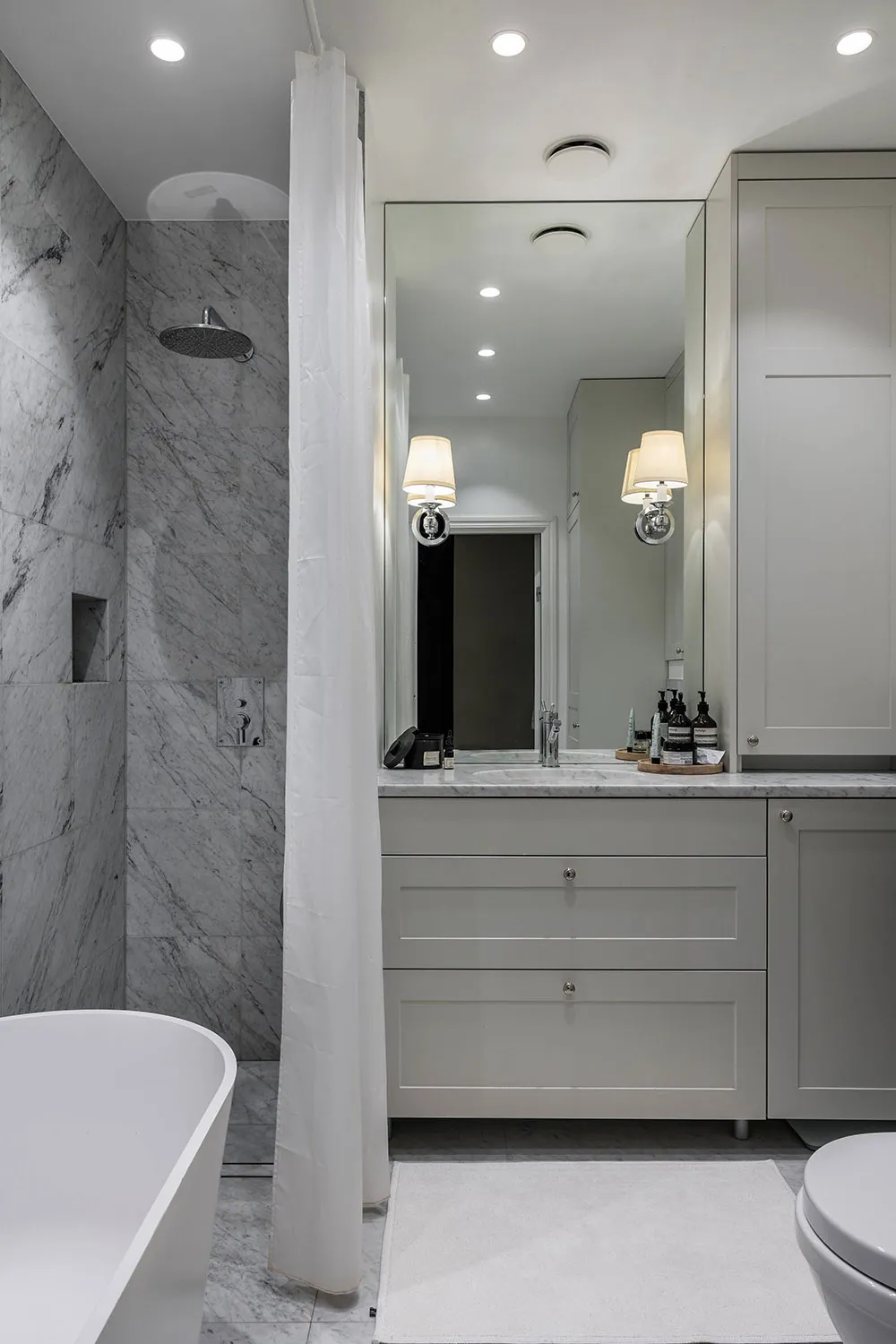 स्टॉकहोम में “सैंड टोन्स” में बनाया गया “मॉडर्न क्लासिक” - Gallery image 23