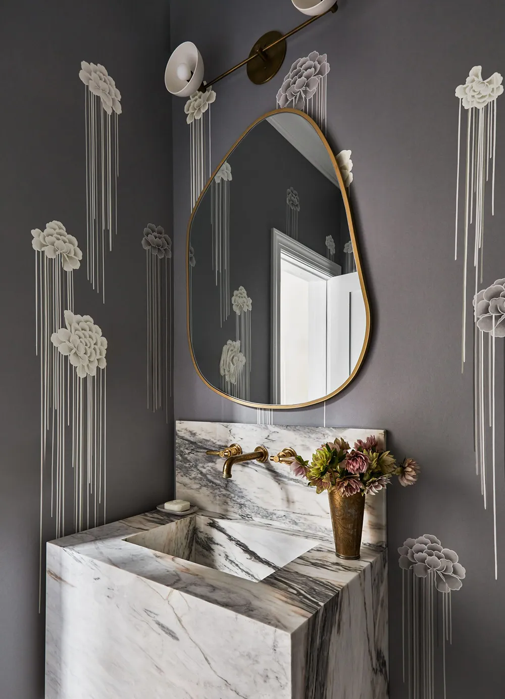 Intérieurs blancs avec des touches chaudes : maison de campagne confortable à proximité de New York - Gallery image 7