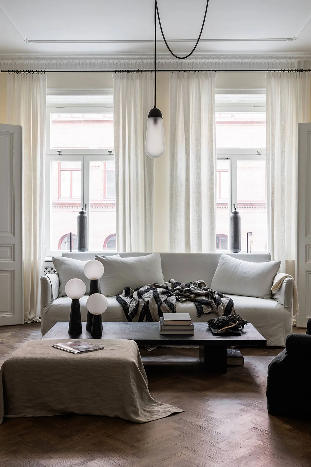 स्टॉकहोम में “सैंड टोन्स” में बनाया गया “मॉडर्न क्लासिक” - Gallery image 1