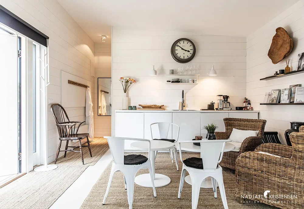 Casa escandinava moderna en la costa del mar - Gallery image 25