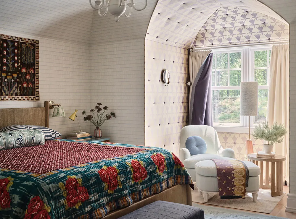 Cozy Lake House in the USA with Exquisite Ornaments and Prints - Gallery image 8