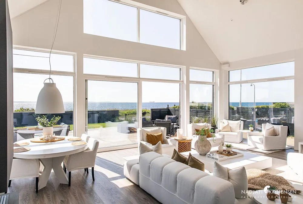 Casa escandinava moderna en la costa del mar - Gallery image 4