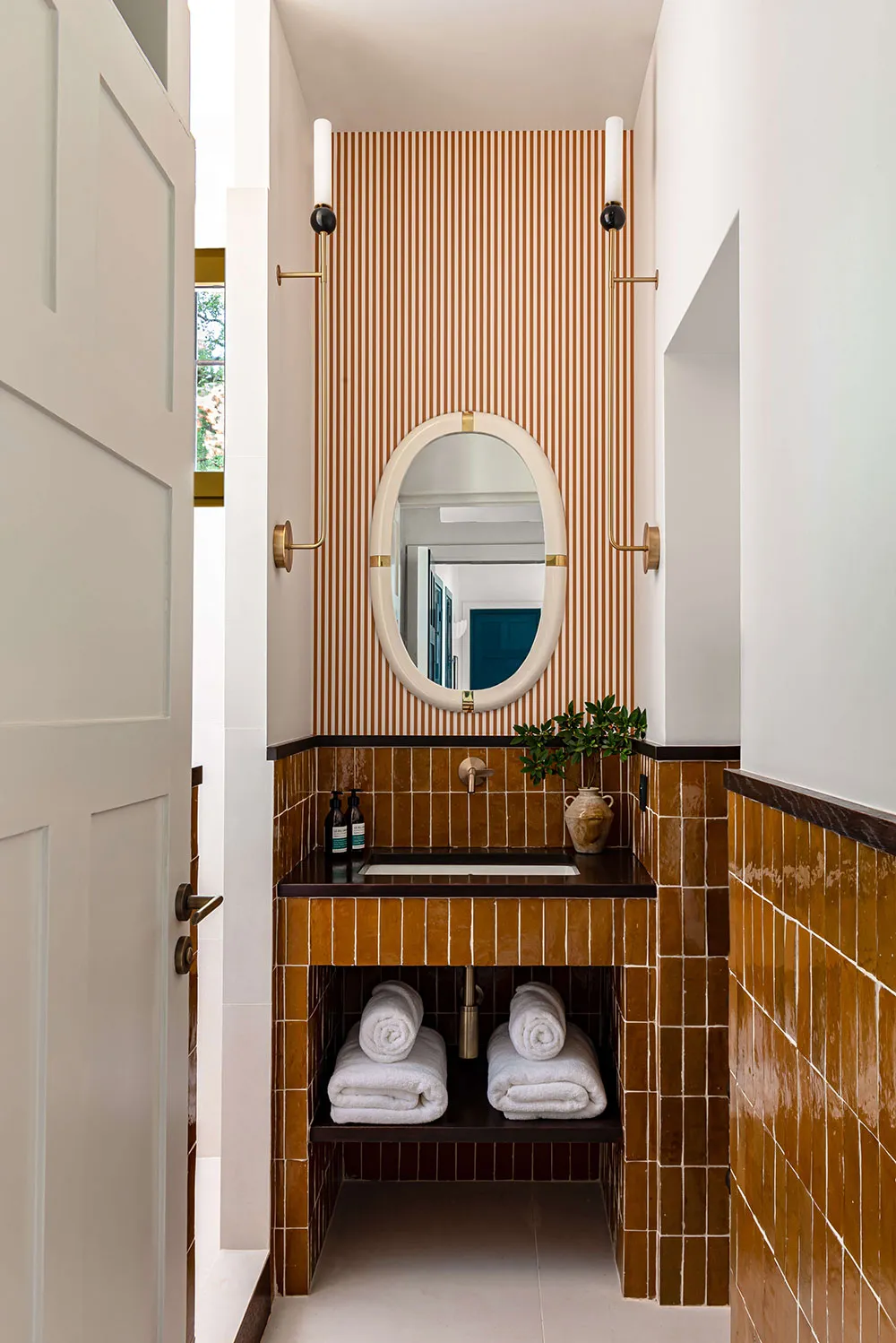 Гри з кольором і декором у красивому гостевому домі на Атлантичному узбережжі Франції - Gallery image 18